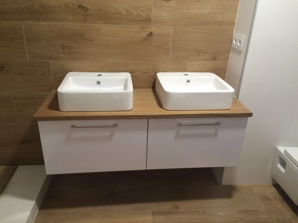 Mueble de baño con dos lavabos